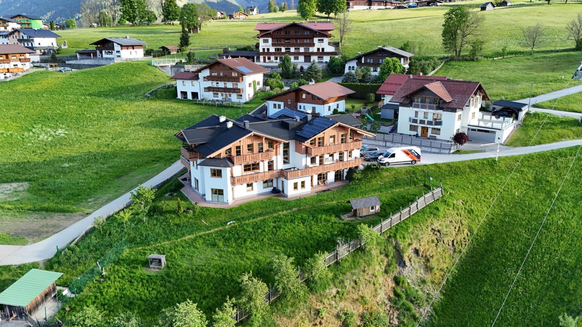 La Montana - Ski & Hiking Lodge Шладминг Экстерьер фото