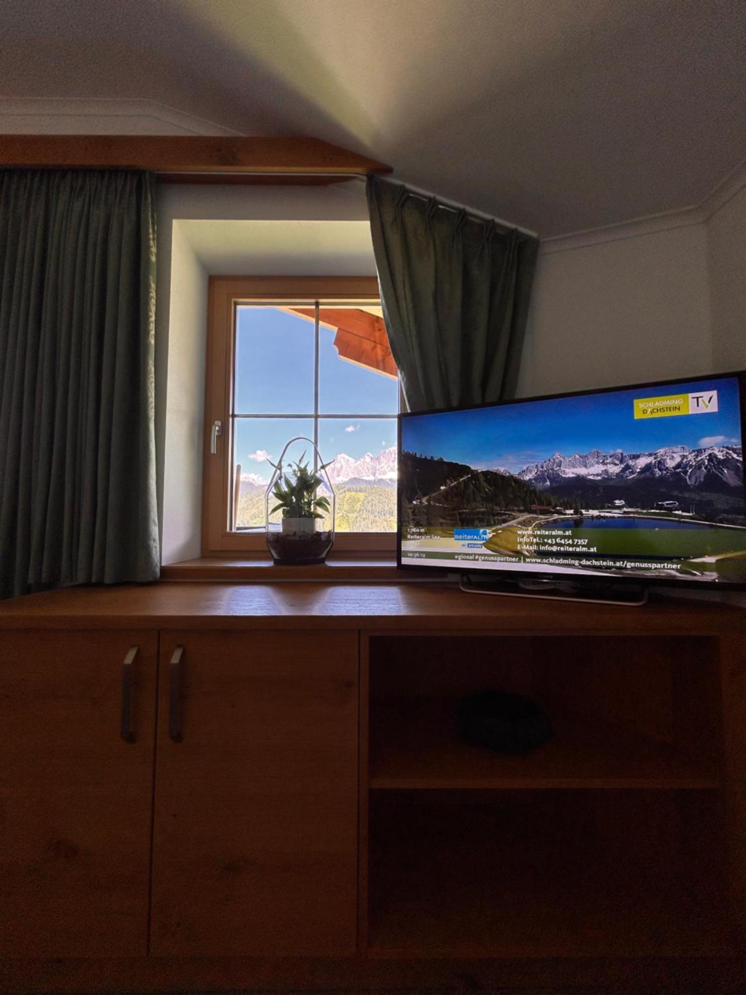 La Montana - Ski & Hiking Lodge Шладминг Экстерьер фото