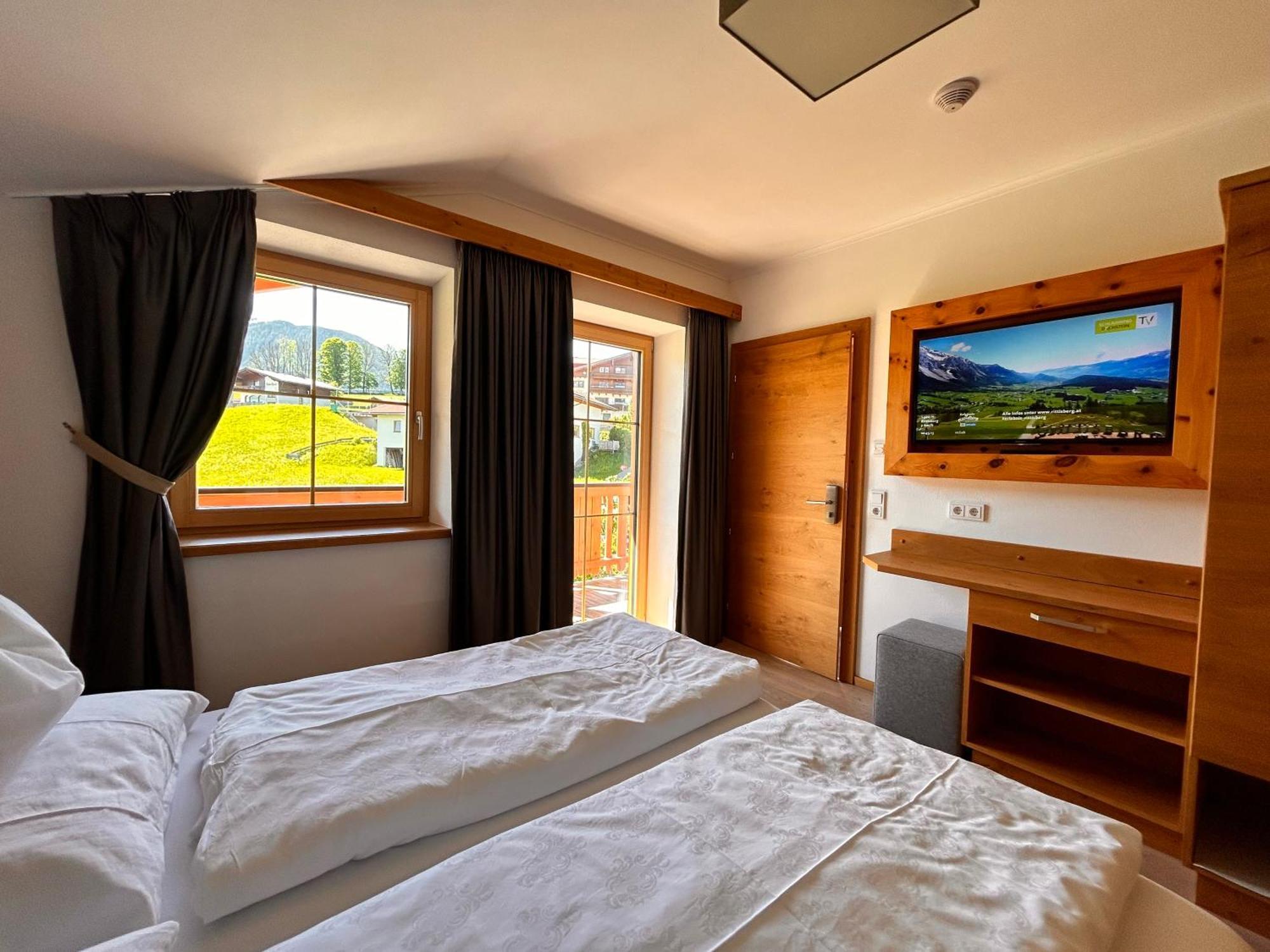 La Montana - Ski & Hiking Lodge Шладминг Экстерьер фото